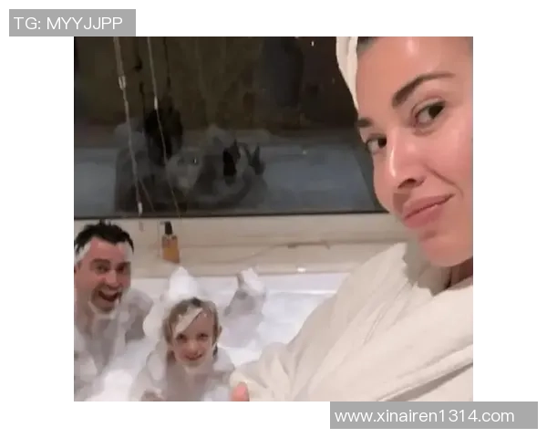 西班牙足球明星的妻子们美丽瞬间大揭秘，时尚与魅力并存的生活照分享